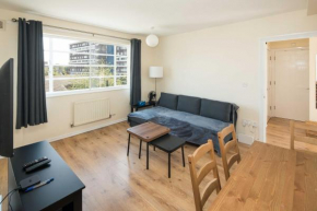 2BD London Flat - City Buzz & Parkside Serenity